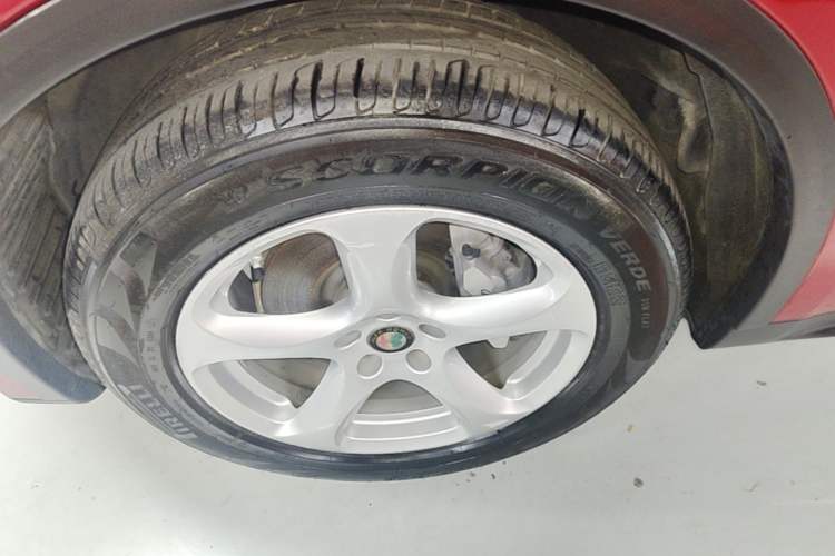 Used Alfa Romeo Stelvio 2017 2.0T 200HP Elite Edition Left Front Wheel Hub