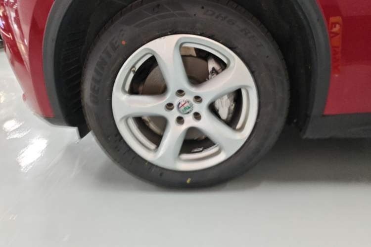 Used Alfa Romeo Stelvio 2017 2.0T 200HP Elite Edition Left Front Wheel Hub