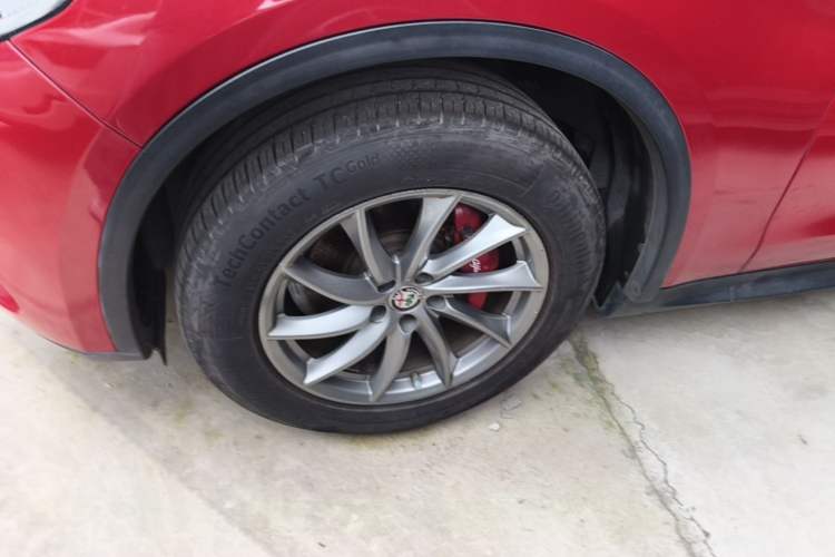 Used Alfa Romeo Stelvio 2017 2.0T 200HP Elite Edition Left Front Wheel Hub