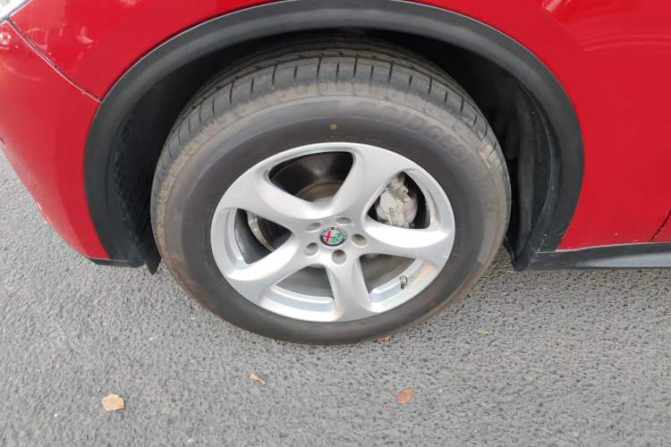 Used Alfa Romeo Stelvio 2017 2.0T 200HP Elite Edition Left Front Wheel Hub