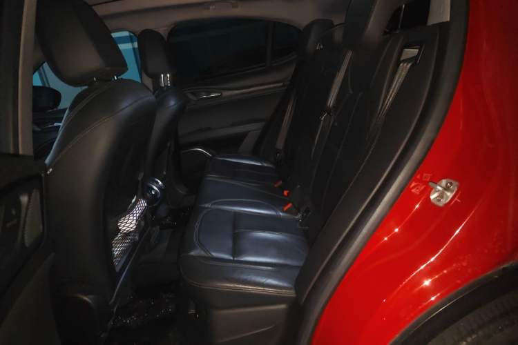 Used Alfa Romeo Stelvio 2017 2.0T 200HP Luxury Edition Left Rear Seat