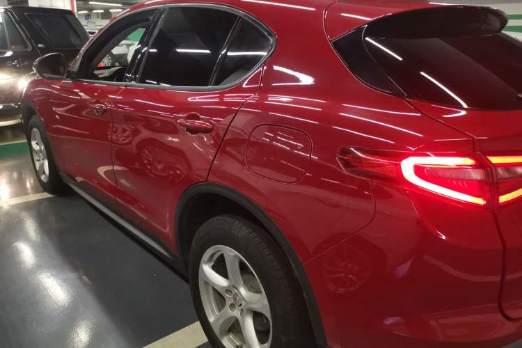 Used Alfa Romeo Stelvio 2017 2.0T 200HP Elite Edition Left Side