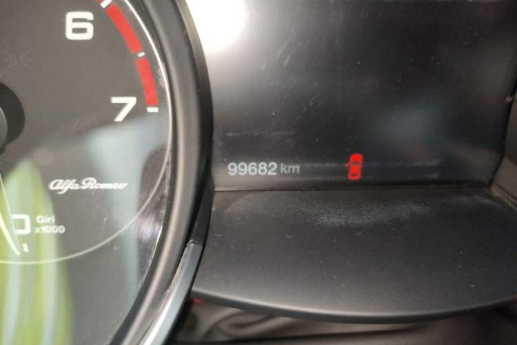 Used Alfa Romeo Stelvio 2017 2.0T 280HP Luxury Edition Odometer Close Up