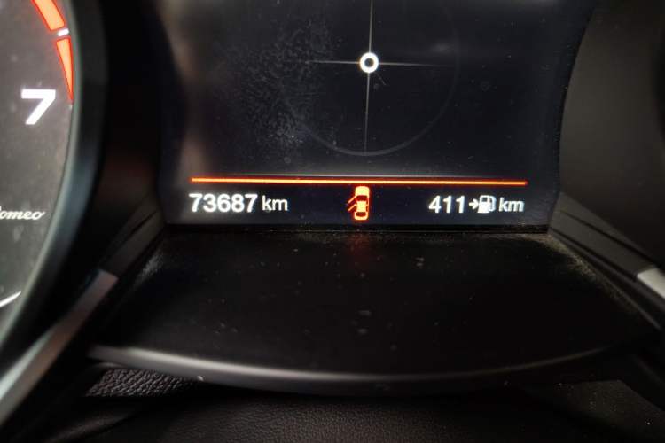 Used Alfa Romeo Stelvio 2017 2.0T 200HP Luxury Edition Odometer Close Up