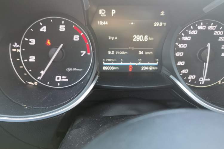 Used Alfa Romeo Stelvio 2017 2.0T 280HP Luxury Edition Odometer Close Up