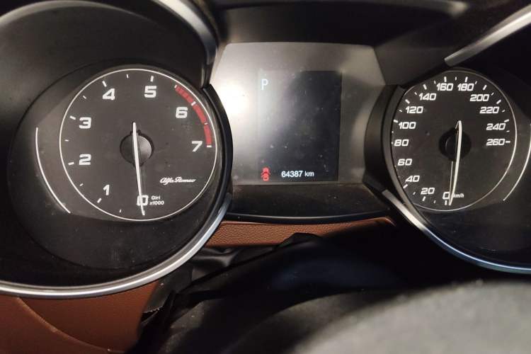 Used Alfa Romeo Stelvio 2017 2.0T 200HP Elite Edition Odometer Close Up