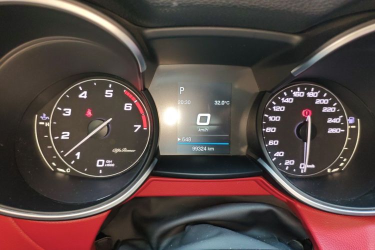 Used Alfa Romeo Stelvio 2017 2.0T 200HP Elite Edition Odometer Close Up