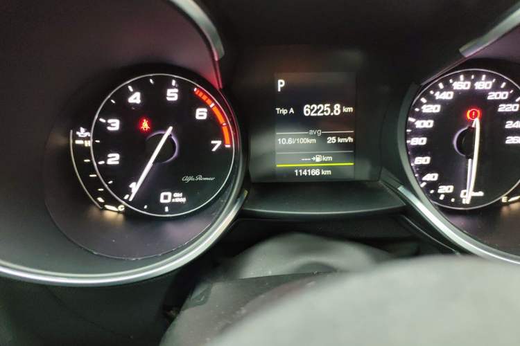 Used Alfa Romeo Stelvio 2017 2.0T 200HP Elite Edition Odometer Close Up