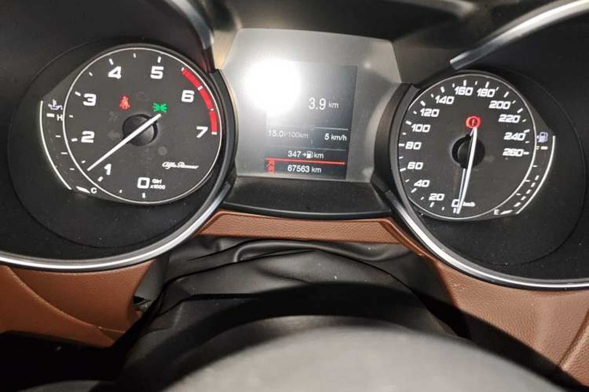 Used Alfa Romeo Stelvio 2017 2.0T 200HP Elite Edition Odometer Close Up