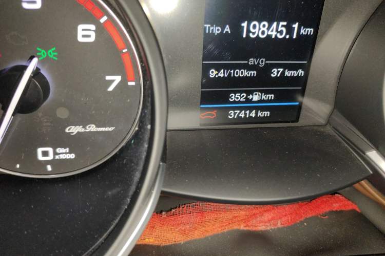 Used Alfa Romeo Stelvio 2017 2.0T 200HP Elite Edition Odometer Close Up