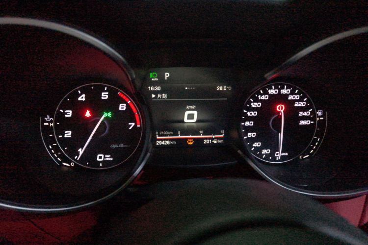 Used Alfa Romeo Stelvio 2017 2.0T 200HP Luxury Edition Odometer Close Up