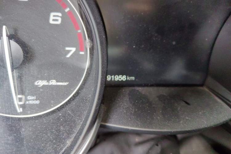 Used Alfa Romeo Stelvio 2017 2.0T 200HP Luxury Edition Odometer Close Up