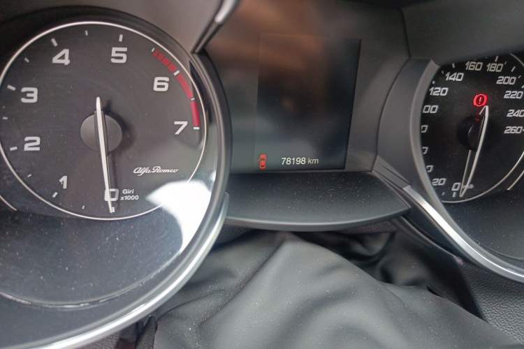 Used Alfa Romeo Stelvio 2017 2.0T 200HP Elite Edition Odometer Close Up