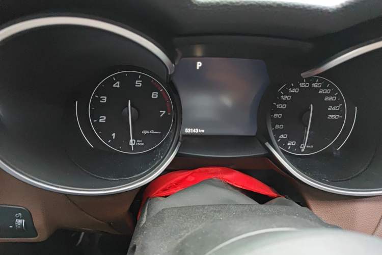 Used Alfa Romeo Stelvio 2017 2.0T 200HP Luxury Edition Odometer Close Up