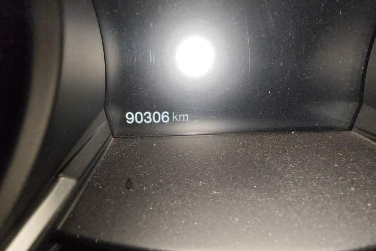 Used Alfa Romeo Stelvio 2017 2.0T 200HP Luxury Edition Odometer Close Up