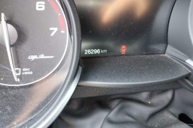 Used Alfa Romeo Stelvio 2017 2.0T 200HP Luxury Edition Odometer Close Up