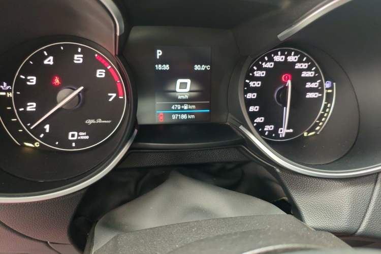 Used Alfa Romeo Stelvio 2017 2.0T 200HP Elite Edition Odometer Close Up