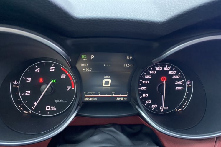 Used Alfa Romeo Stelvio 2017 2.0T 280HP Luxury Edition Odometer Close Up