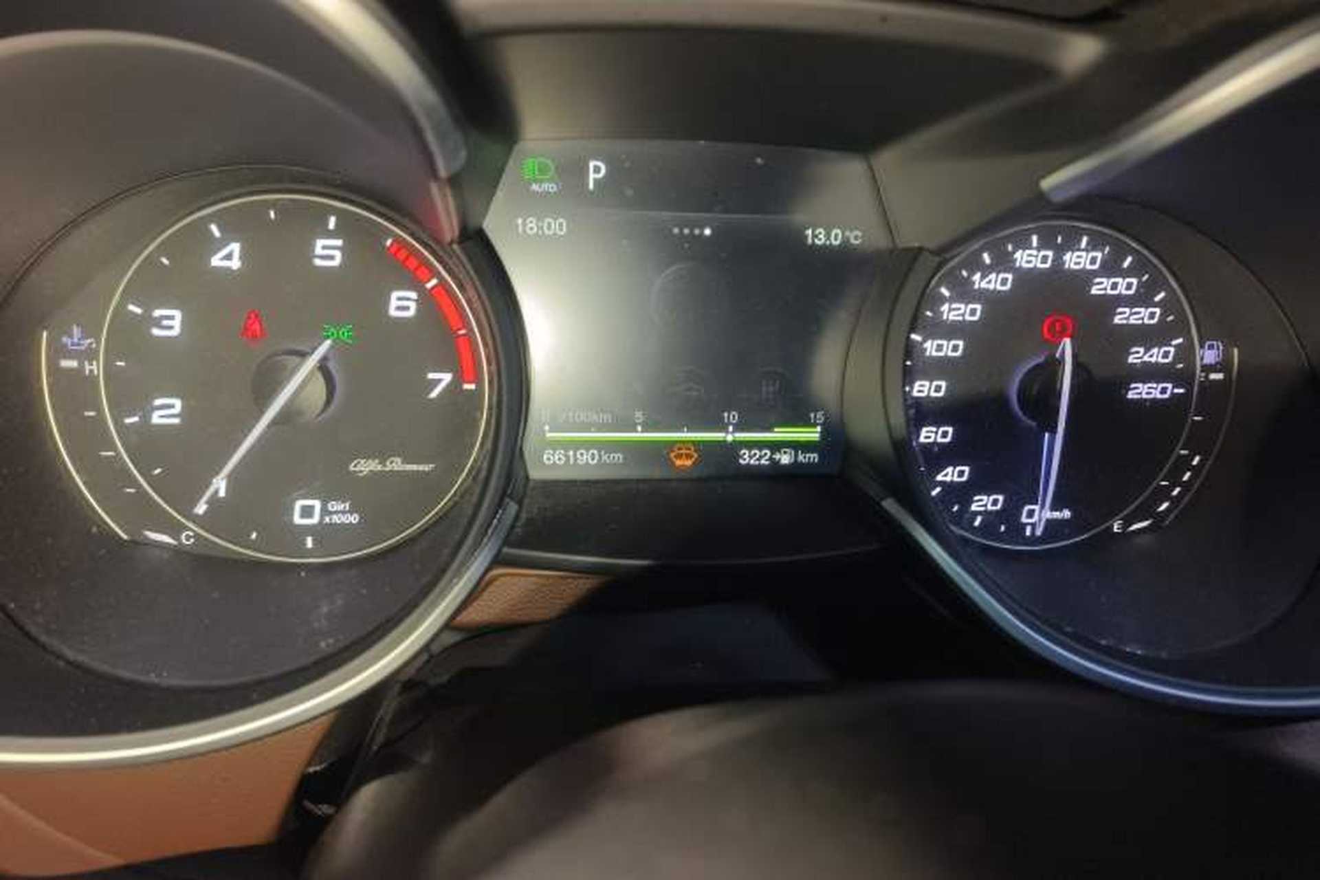 Used Alfa Romeo Stelvio 2017 2.0T 200HP Luxury Edition Odometer Close Up