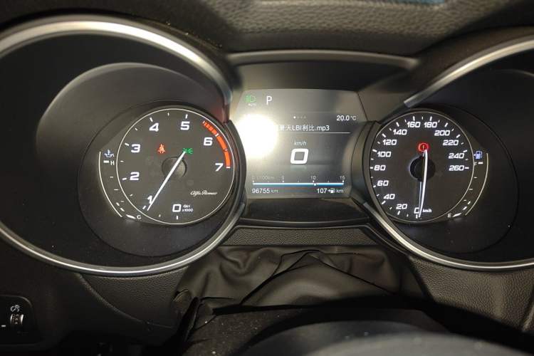 Used Alfa Romeo Stelvio 2017 2.0T 200HP Luxury Edition Odometer Close Up