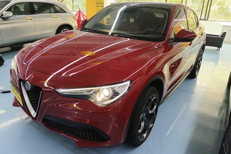 Alfa Romeo Stelvio 2017