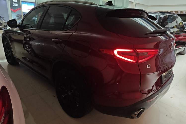 Used Alfa Romeo Stelvio 2017 2.0T 280HP Luxury Edition Rear Left 45 Deg
