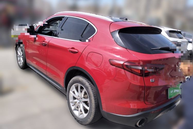 Used Alfa Romeo Stelvio 2017 2.0T 200HP Luxury Edition Rear Left 45 Deg
