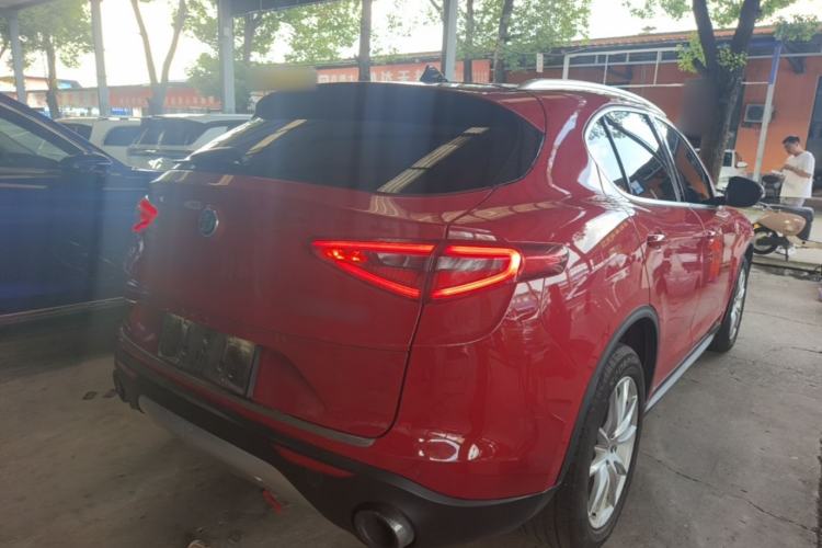 Used Alfa Romeo Stelvio 2017 2.0T 200HP Luxury Edition Rear Right 45 Deg