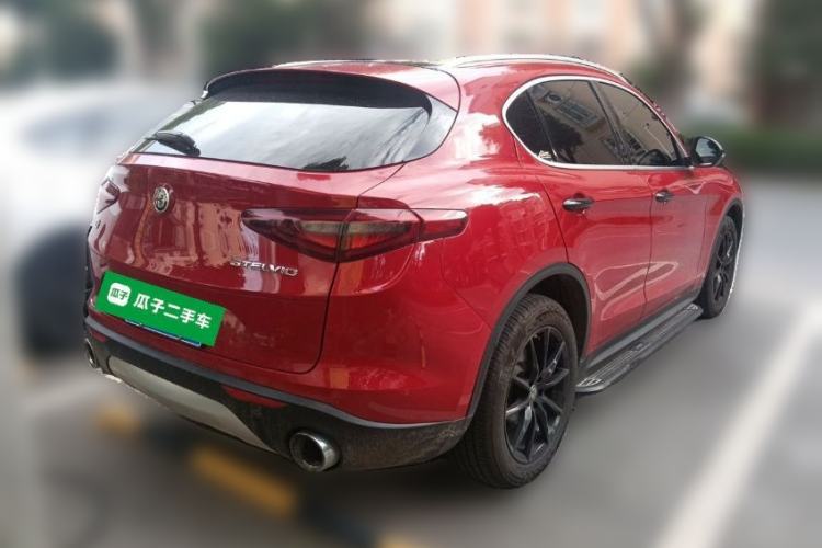 Used Alfa Romeo Stelvio 2017 2.0T 200HP Luxury Edition Rear Right 45 Deg