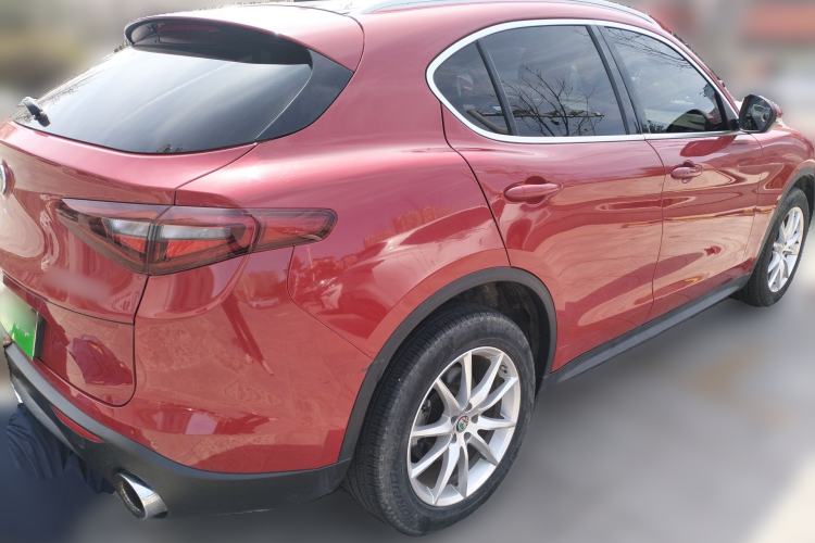 Used Alfa Romeo Stelvio 2017 2.0T 200HP Luxury Edition Rear Right 45 Deg