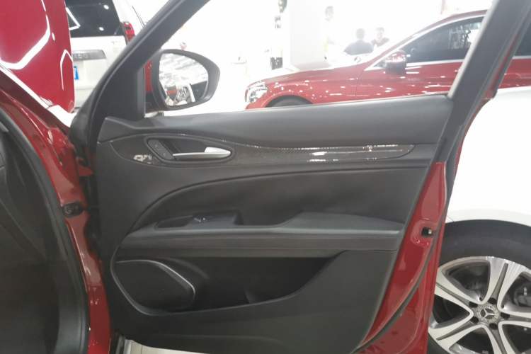 Used Alfa Romeo Stelvio 2017 2.0T 200HP Elite Edition Right Front Door Interior