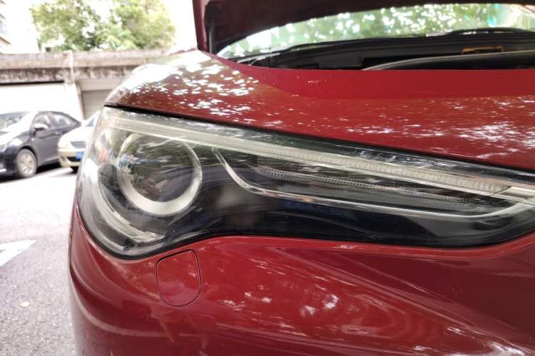 Used Alfa Romeo Stelvio 2017 2.0T 200HP Luxury Edition Right Front Headlight