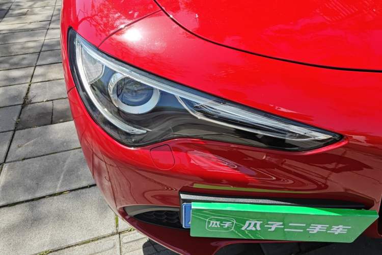 Used Alfa Romeo Stelvio 2017 2.0T 200HP Luxury Edition Right Front Headlight