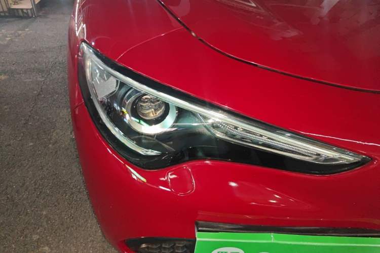 Used Alfa Romeo Stelvio 2017 2.0T 280HP Luxury Edition Right Front Headlight
