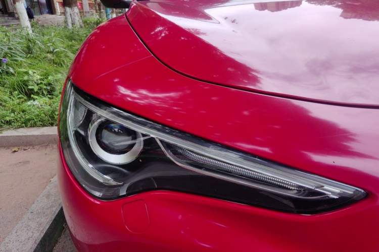 Used Alfa Romeo Stelvio 2017 2.0T 200HP Luxury Edition Right Front Headlight