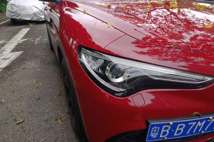 Used Alfa Romeo Stelvio 2017 2.0T 200HP Elite Edition Right Front Headlight