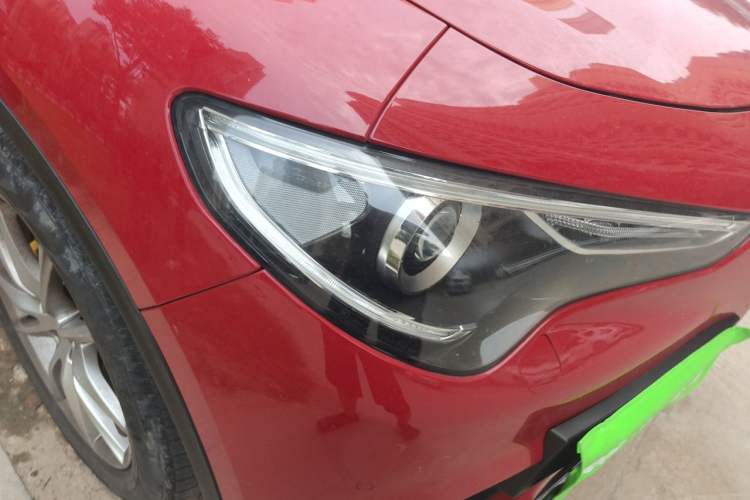 Used Alfa Romeo Stelvio 2017 2.0T 200HP Luxury Edition Right Front Headlight
