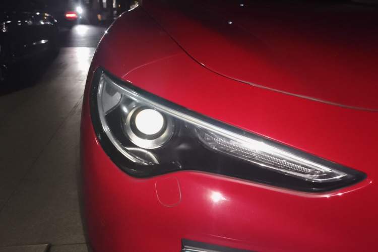 Used Alfa Romeo Stelvio 2017 2.0T 200HP Elite Edition Right Front Headlight