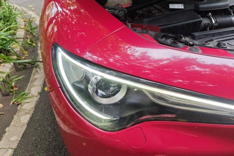 Used Alfa Romeo Stelvio 2017 2.0T 200HP Elite Edition Right Front Headlight