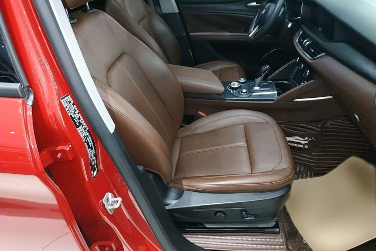 Used Alfa Romeo Stelvio 2017 2.0T 200HP Elite Edition Right Front Seat