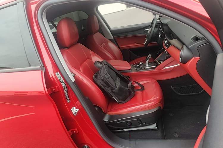 Used Alfa Romeo Stelvio 2017 2.0T 200HP Elite Edition Right Front Seat
