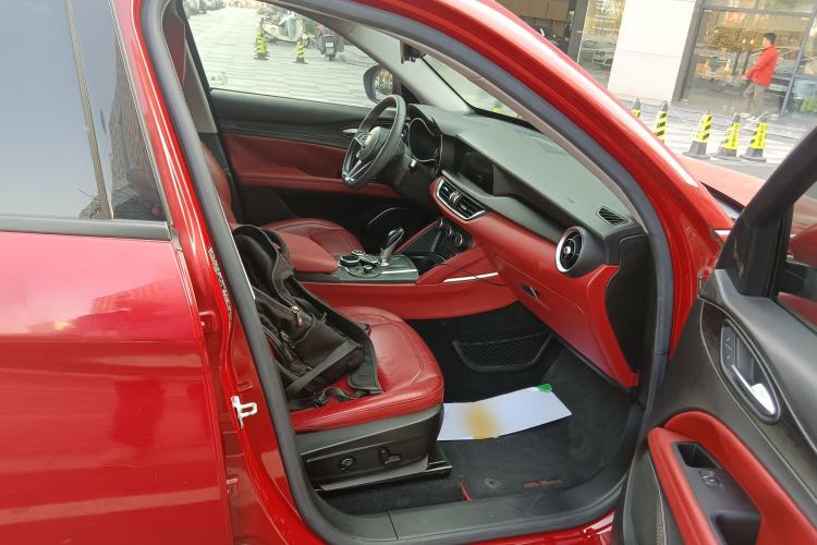 Used Alfa Romeo Stelvio 2017 2.0T 200HP Elite Edition Right Front Seat