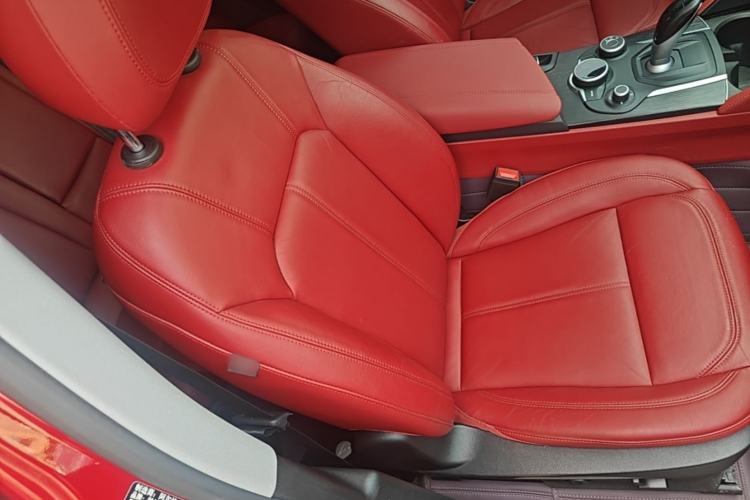 Used Alfa Romeo Stelvio 2017 2.0T 200HP Luxury Edition Right Front Seat