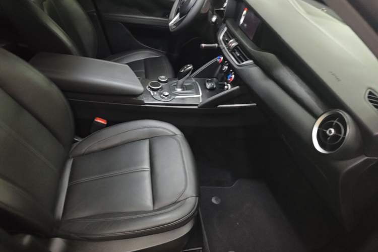 Used Alfa Romeo Stelvio 2017 2.0T 200HP Elite Edition Right Front Seat