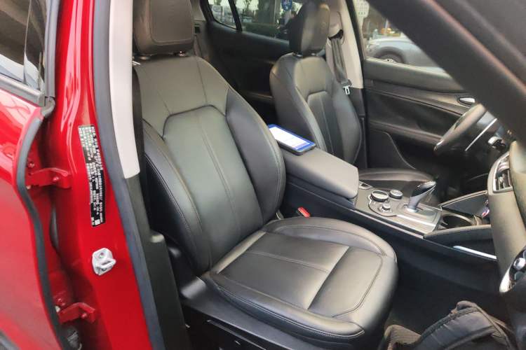 Used Alfa Romeo Stelvio 2017 2.0T 200HP Elite Edition Right Front Seat