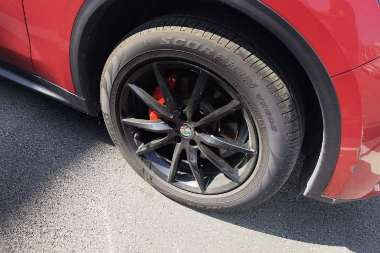 Used Alfa Romeo Stelvio 2017 2.0T 280HP Luxury Edition Right Front Wheel Hub