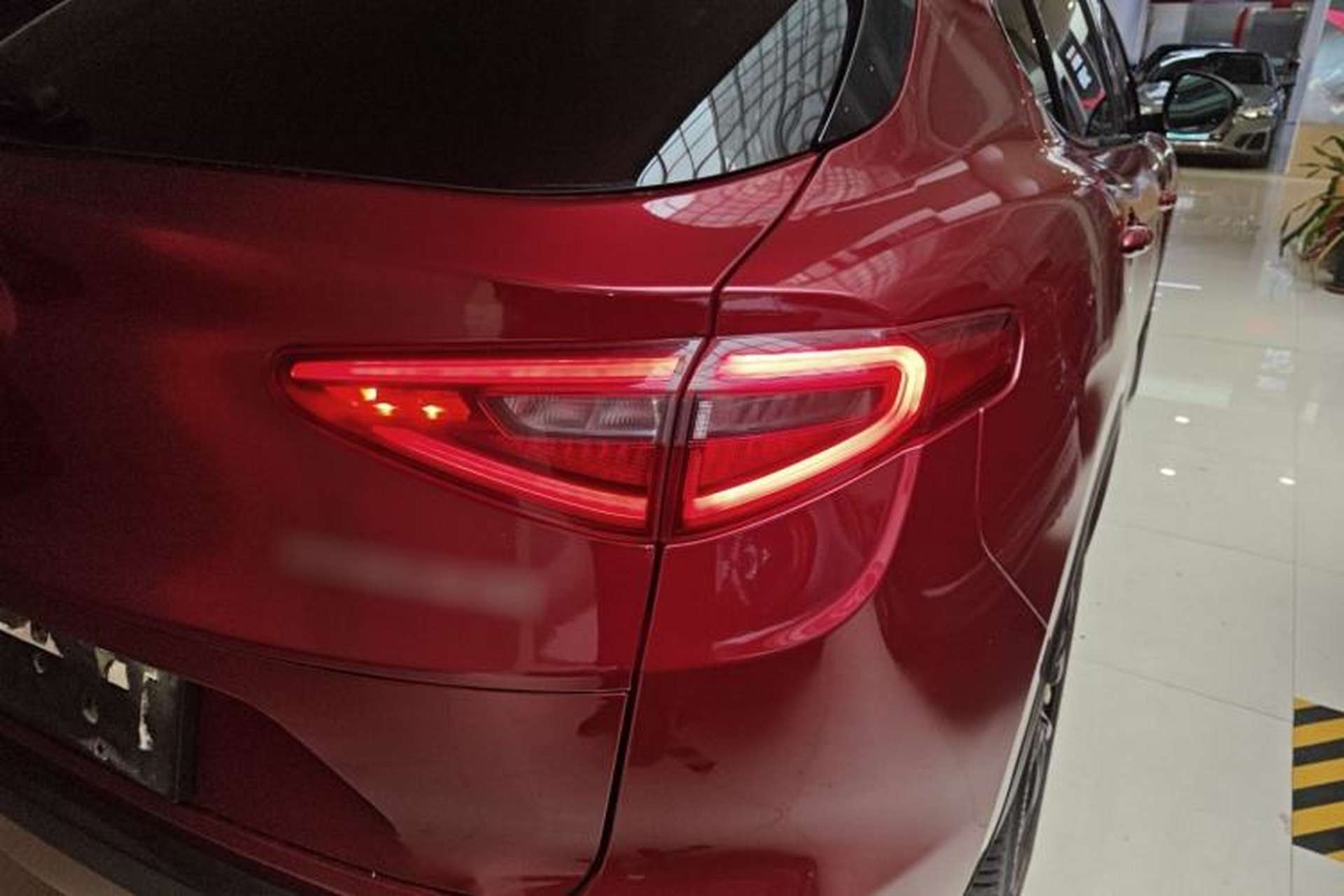 Used Alfa Romeo Stelvio 2017 2.0T 280HP Luxury Edition Right Rear Taillight