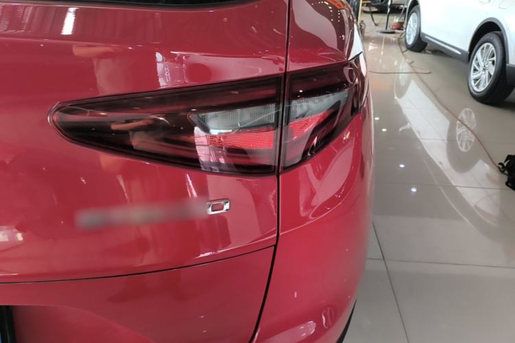 Used Alfa Romeo Stelvio 2017 2.0T 200HP Elite Edition Right Rear Taillight