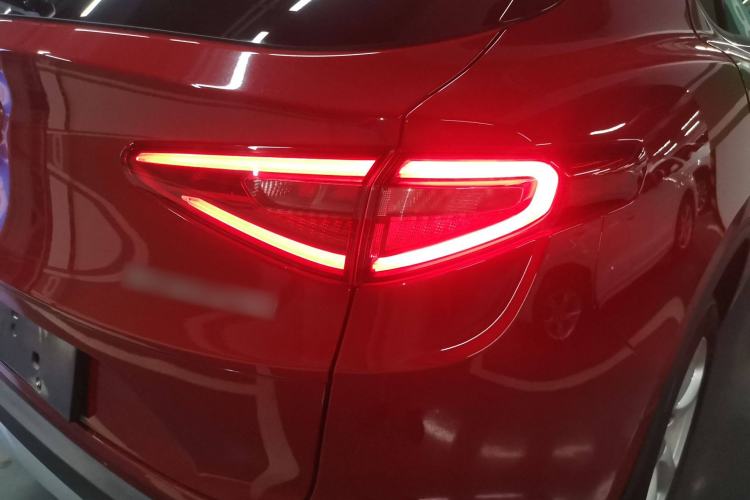Used Alfa Romeo Stelvio 2017 2.0T 200HP Elite Edition Right Rear Taillight