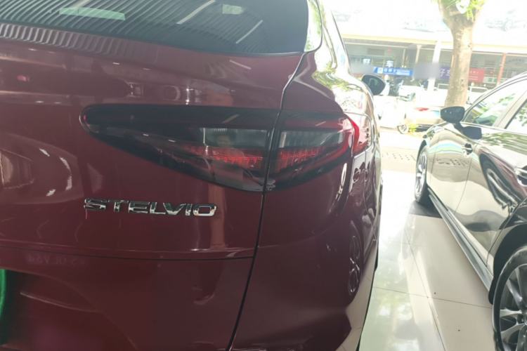 Used Alfa Romeo Stelvio 2017 2.0T 200HP Elite Edition Right Rear Taillight